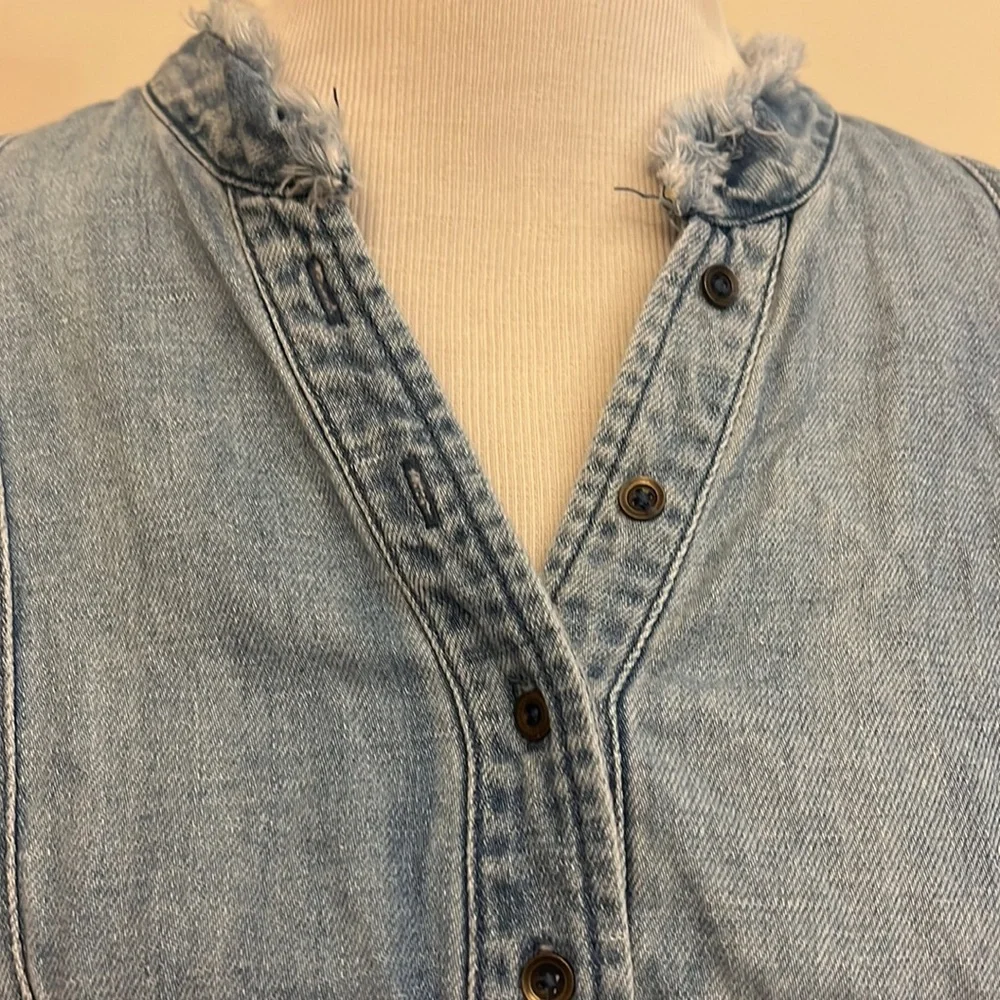 Anthropologie Holding Horses Frayed Denim Henley Size Medium - Picture 3 of 5